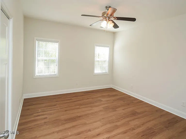 315 Adams Cir — Photo 24