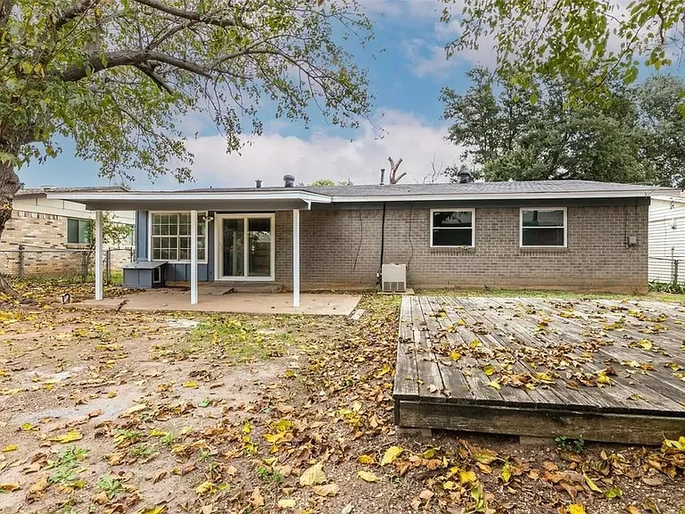 3621 Pleasant Run Rd — Photo 2