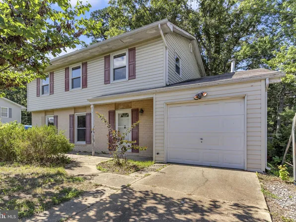 790 University Dr, Waldorf, MD 20602