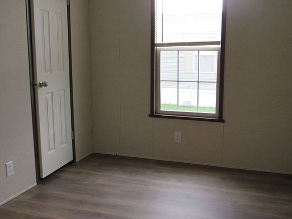 5th image of 1133 White Oak E