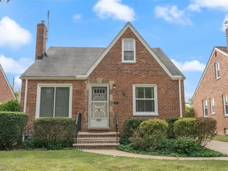 8211 Whittington Dr — Photo 1