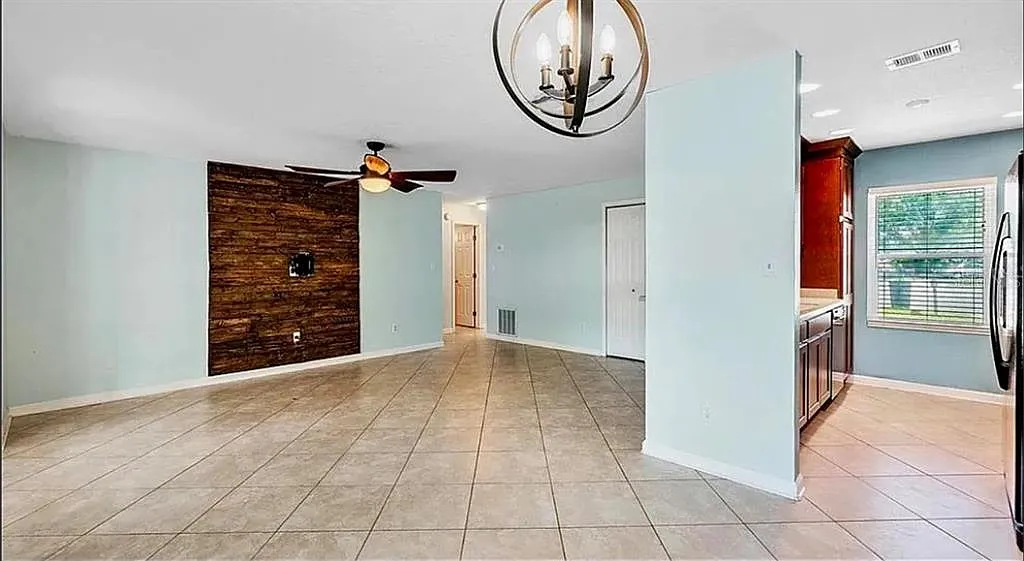 3 bed, 2.0 bath, 1064 sqft, $2,150 — Photo 4