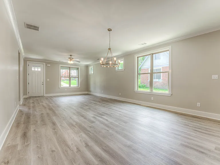 909 N Avalon St — Photo 3