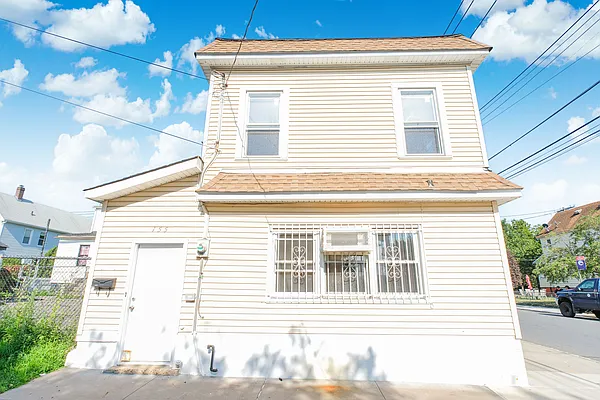 Sold by REMAX Elite | media 1