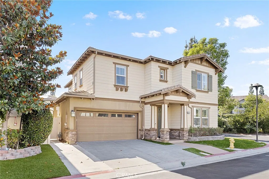 4 bed, 3.5 bath, 2855 sqft, $5,400 — Photo 1