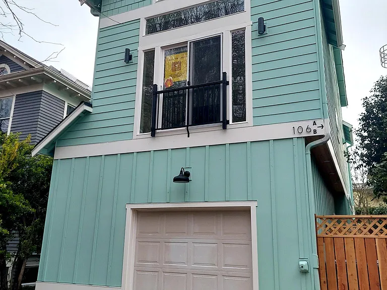 102 18th Ave E #A — Photo 2