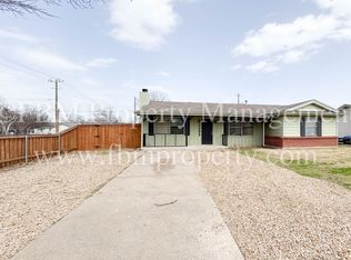 1100 S Hall St, Ennis, TX 75119