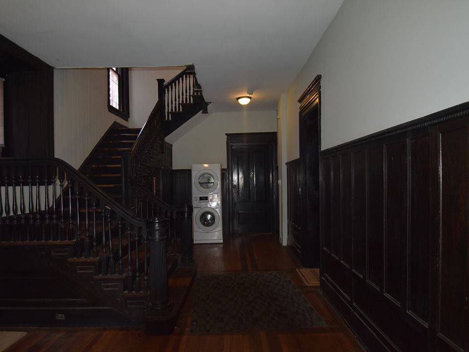 Large spacious foyer