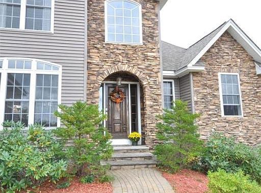 Dramatic covered entry