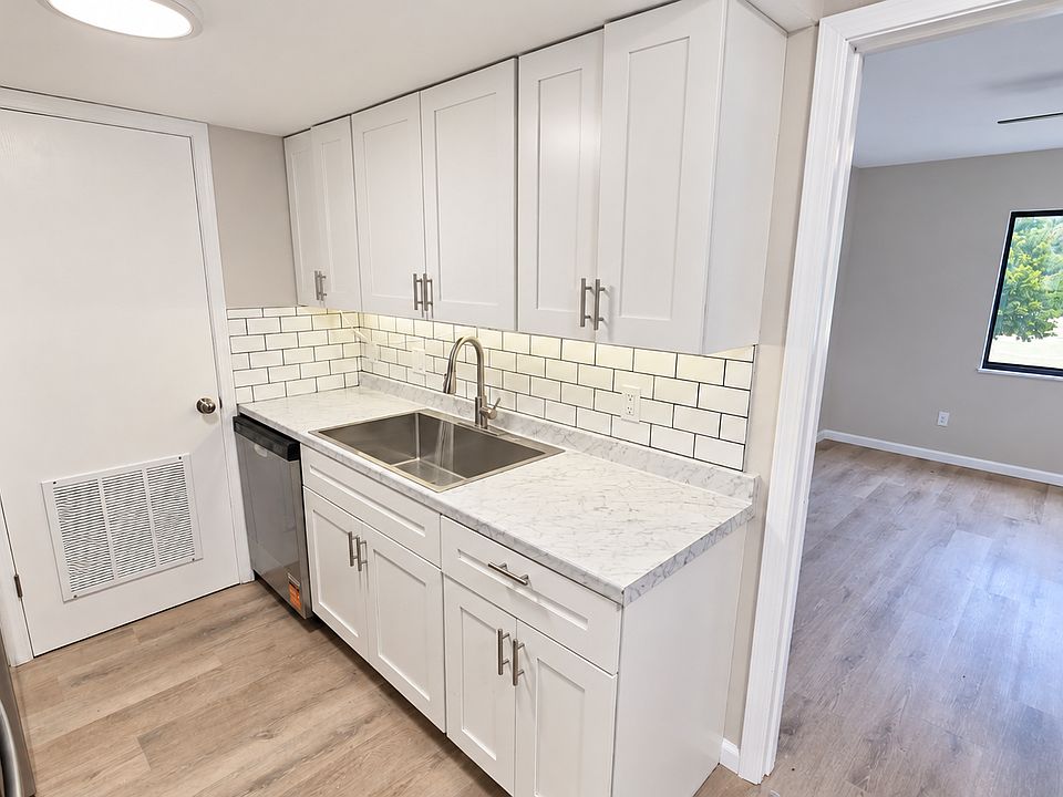 1st image of 837 S 74th St #2