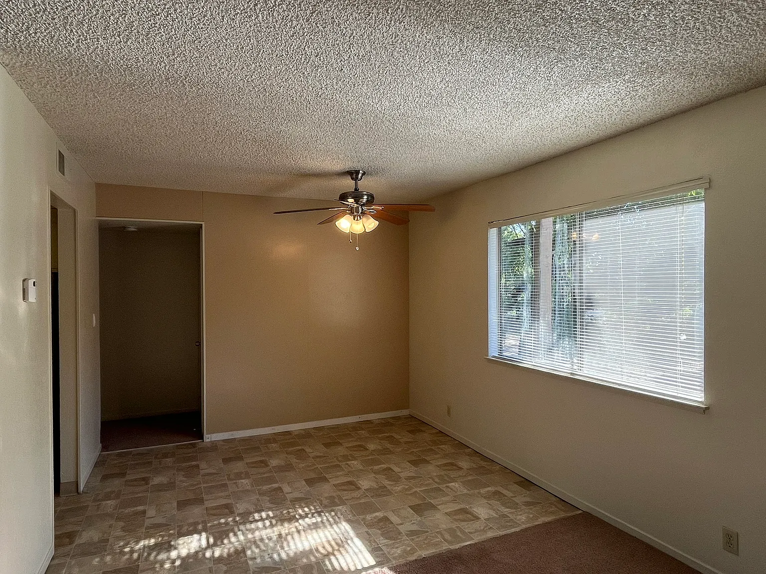 1 bed, 750 sqft, $1,050 — Photo 4