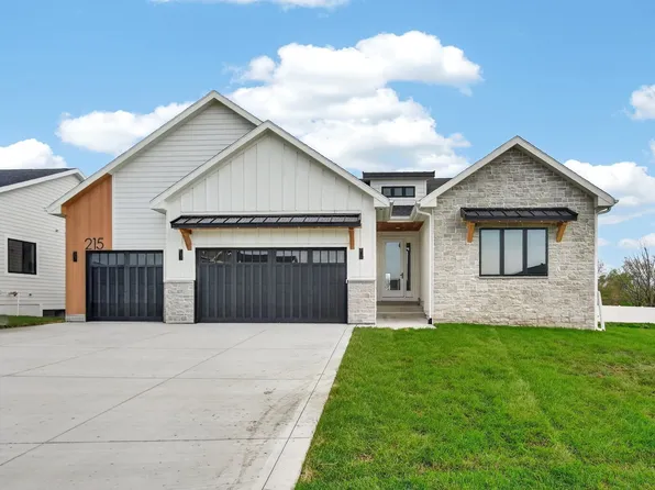 215 NW Woodmoor Dr, Waukee, IA 50263