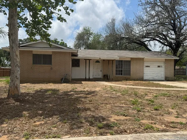 1007 Harvey, Pleasanton, TX 78064