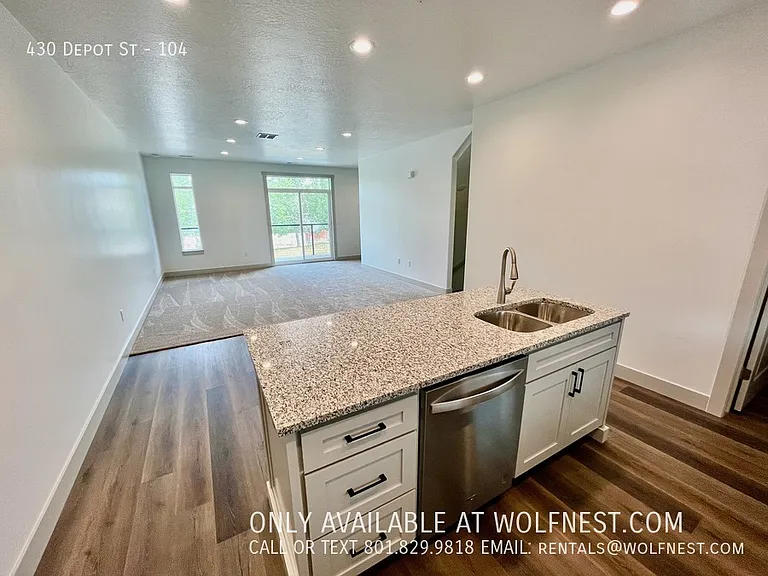 430 E Depot St #104 — Photo 9