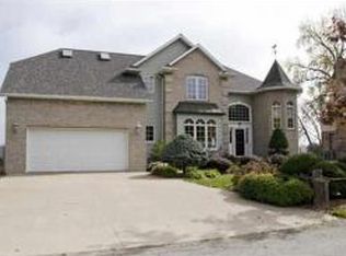 833 S River Dr, Princeton, IA 52768