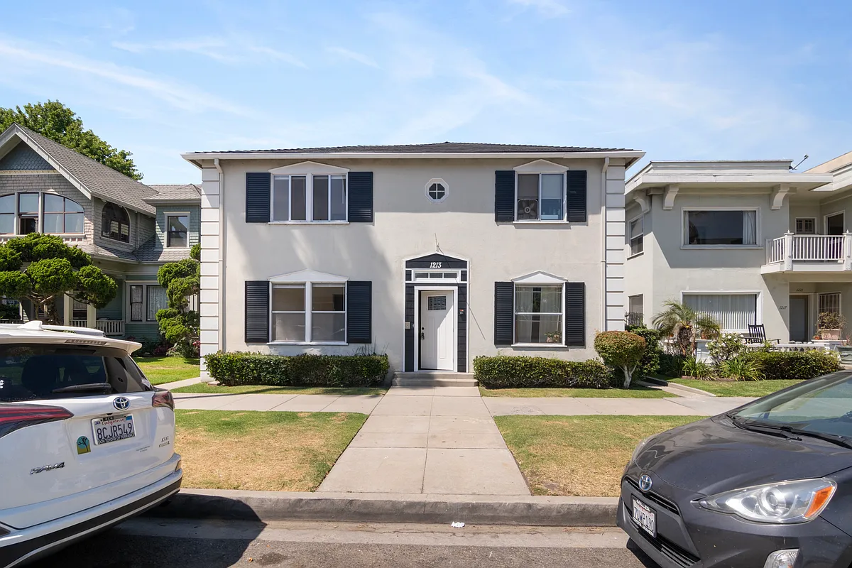 Building Photo - 1213 E Ocean Blvd #3