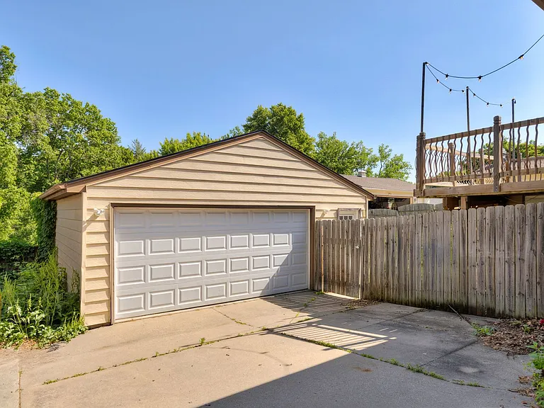 3815 Hillcrest Dr — Photo 30