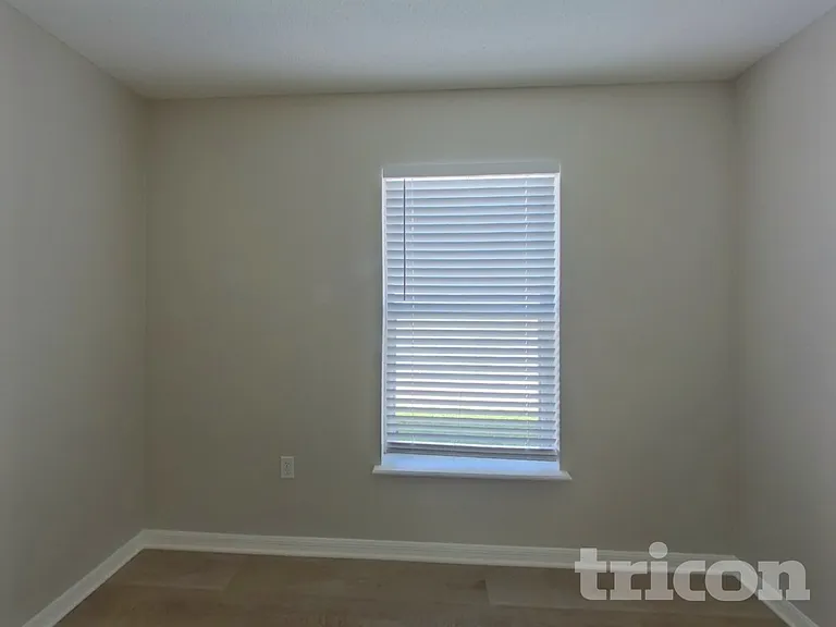 5852 Lake Front Dr — Photo 10