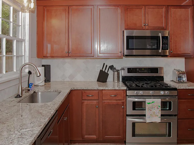 755 Berkeley Ave NW — Photo 15