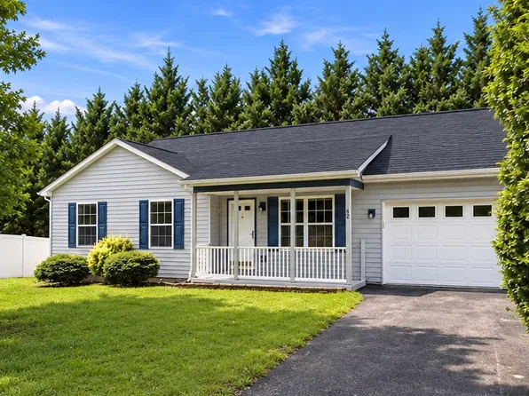 42 Pacific Blvd, Hedgesville, WV 25427