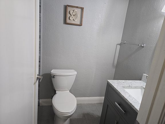 5th image of 2103 Admiralty Ln