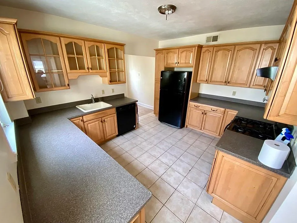 23 Lexington St #23