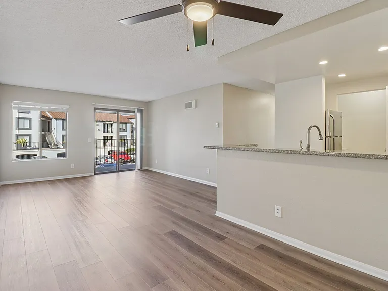 Mirada at La Jolla Colony Apartments — Photo 14