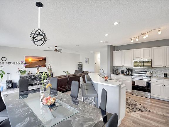 3rd image of 7647 Rockport Cir