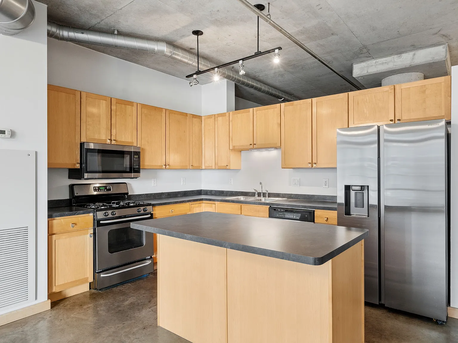 1 bed, 883 sqft, $2,195 — Photo 4