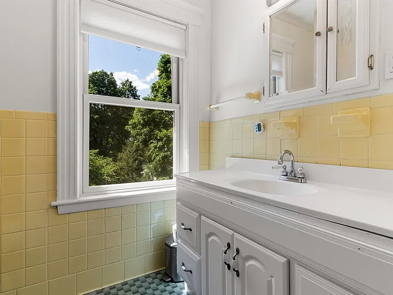 161 Highland Ave — Photo 13