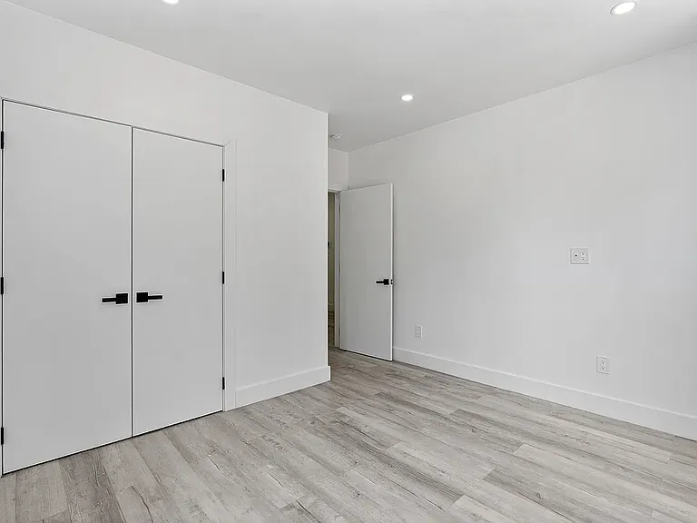 817 9th Ave #2S — Photo 3
