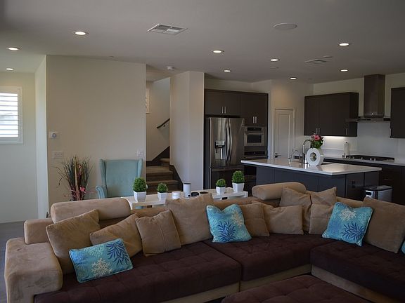 2nd image of 15160 Lincoln Loop