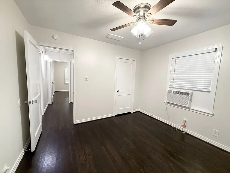 832 S Anderson St — Photo 12