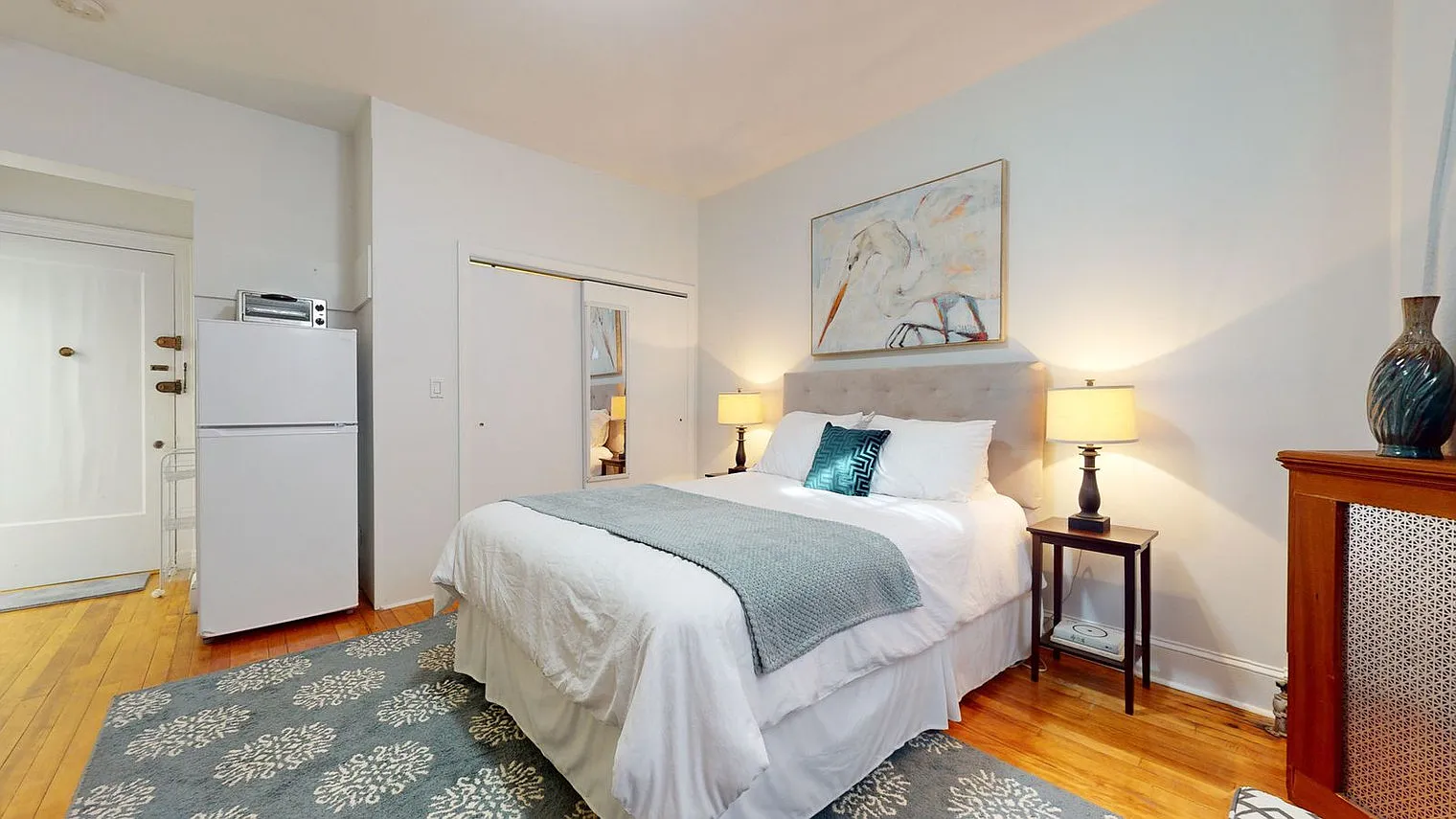 1 bed, 1.0 bath, 4843 sqft, $2,748 — Photo 2
