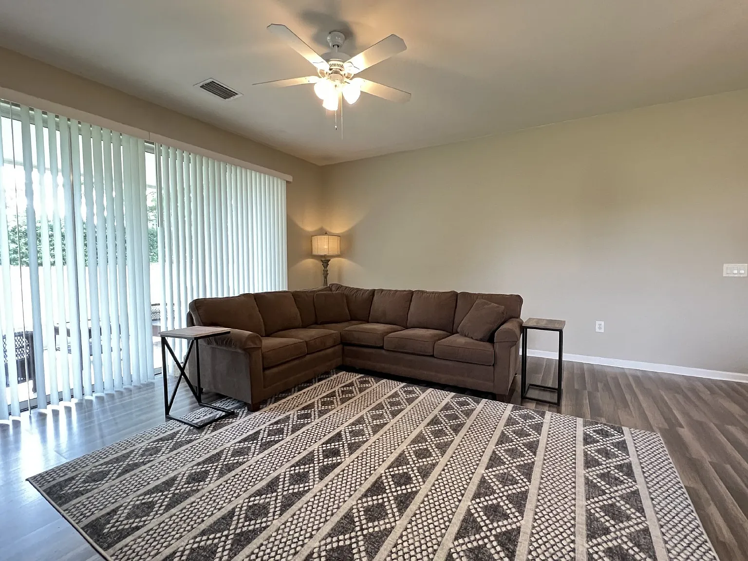 3 bed, 2.5 bath, 1542 sqft, $1,700 — Photo 4