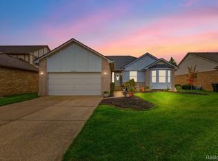 30152 Crescent Dr, Chesterfield, MI 48051