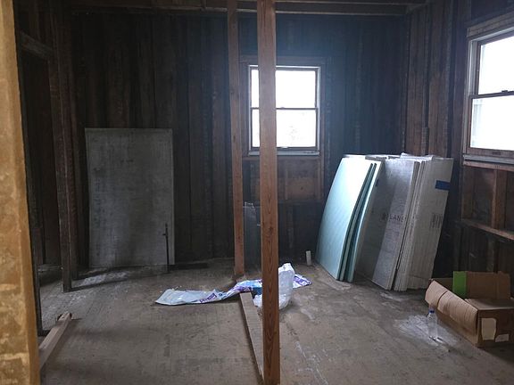 5th image of 218 Gilligan Street