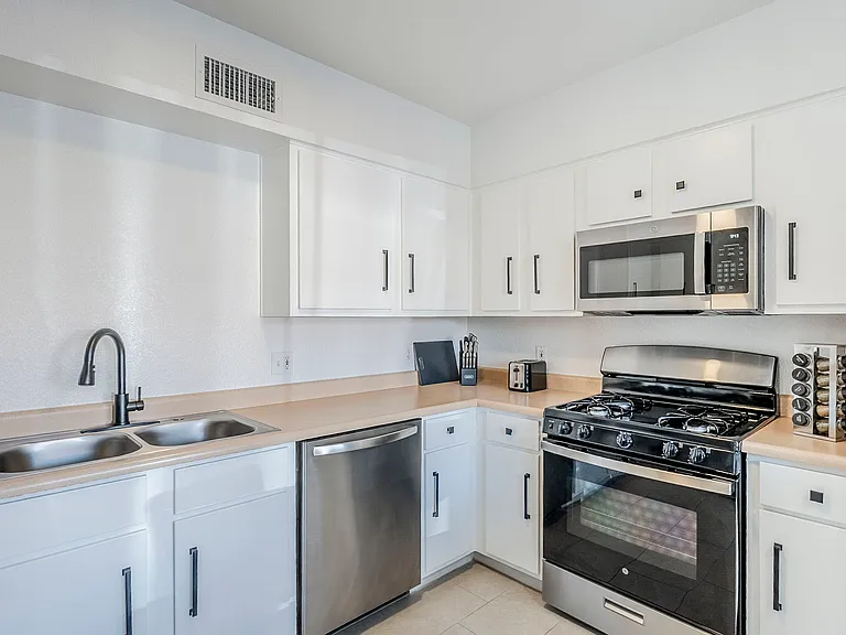 1564 N Paseo La Tinaja — Photo 13