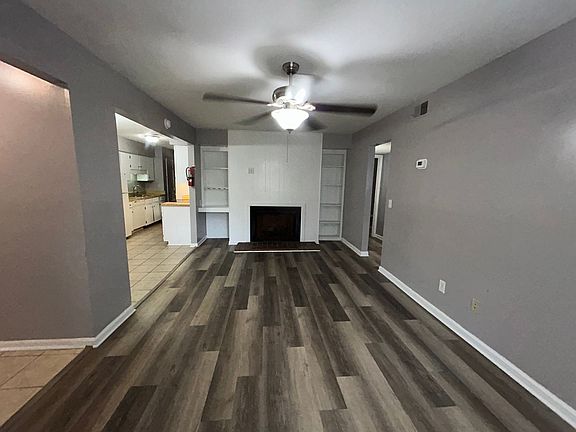 3rd image of 1718 Horseshoe Dr APT B