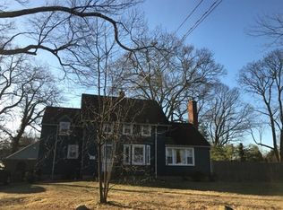 44 E Maple Rd, Greenlawn, NY 11740