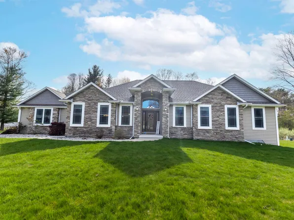 1099 E Riverchase, Midland, MI 48640