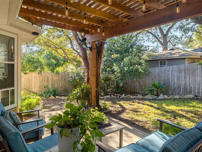 8820 Escabosa Dr — Photo 30