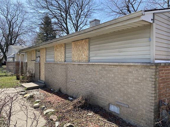 2nd image of 16442 Oxford Dr