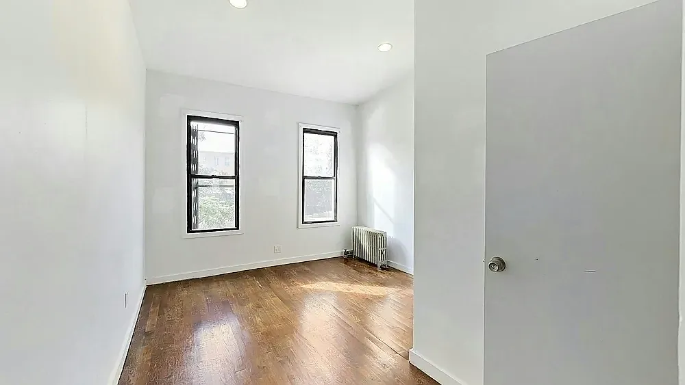 886 Franklin Avenue — Photo 4