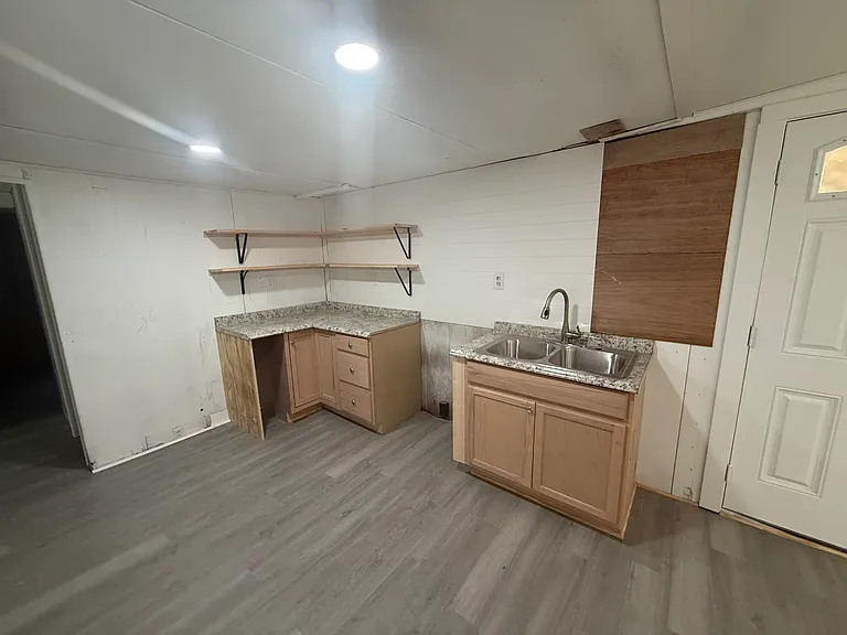 250 Robin Hood Ln — Photo 4