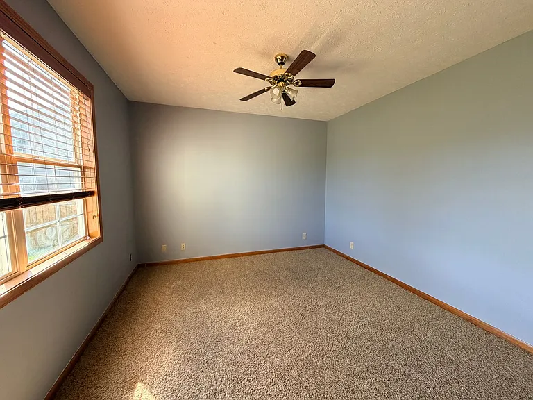 705 Hummingbird Ln — Photo 14