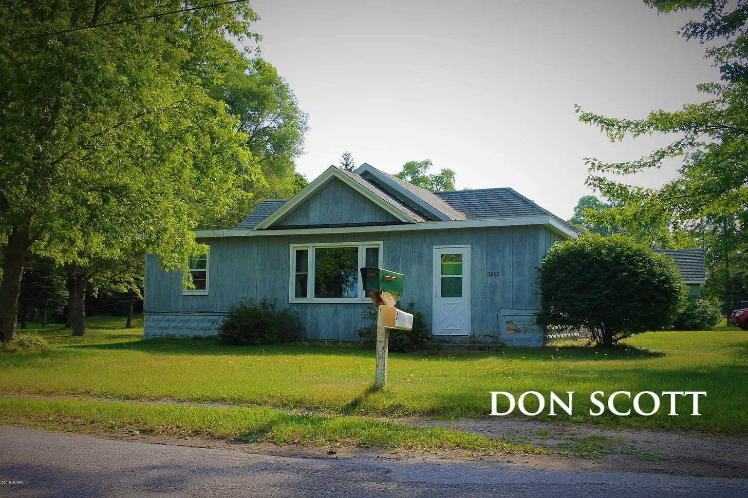3452 John St photo 1