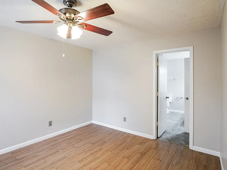 301 Hunters Chase Dr — Photo 9