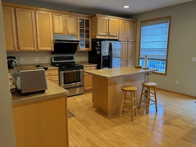 3 bed, 1800 sqft, $3,000 — Photo 3