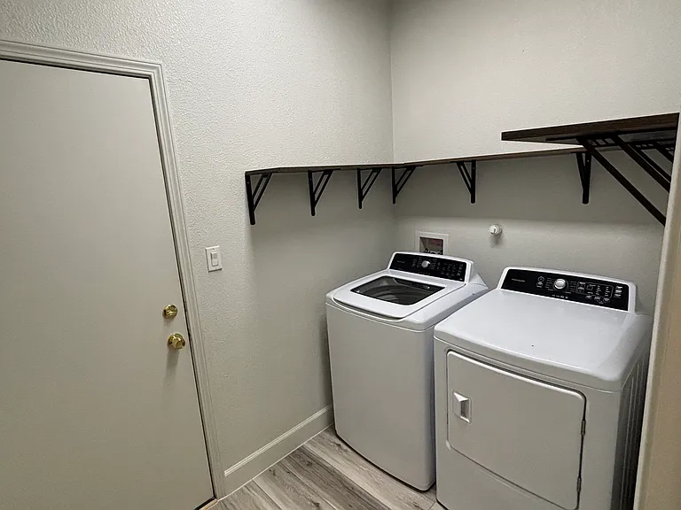 6601 Shiprock Dr NE — Photo 3
